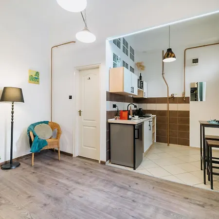 Olive Eden Apartment *