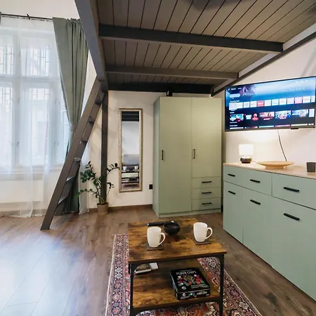 Olive Eden Apartment *